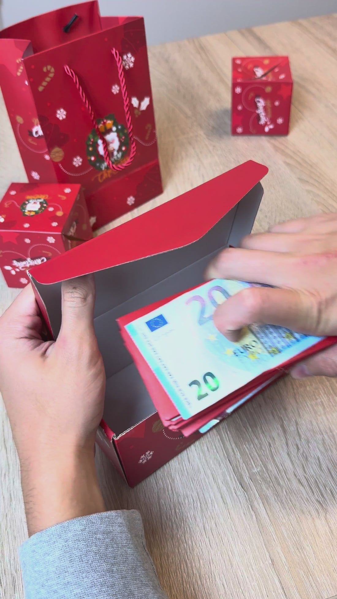 Wybuchowy Prezent - zestaw pudełek z niespodzianką. video